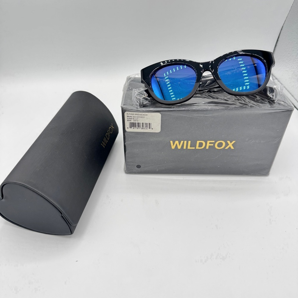 NWT Wildfox Monroe Deluxe Sunglasses Black Frames , NEW with case and cloth - Picture 4 of 16